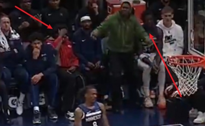 咪咕体育直播-戈贝尔筐底放篮不进！场边麦丹无奈捂脸&amp;华子直接站起无语摊手